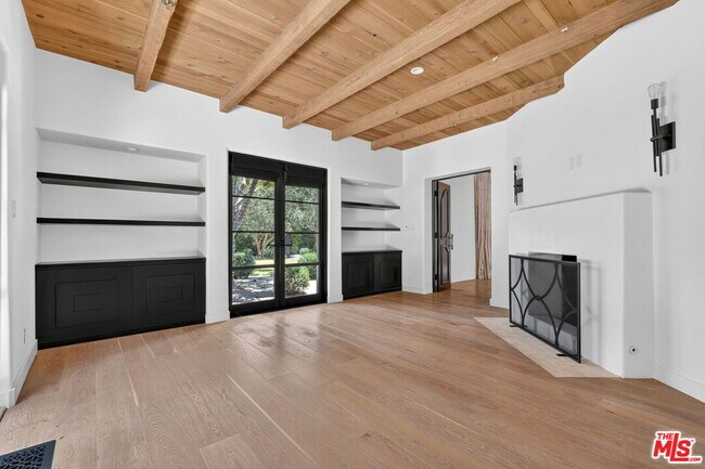 Building Photo - 729 N Bedford Dr