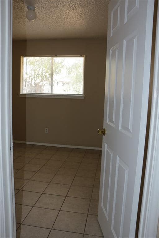 Building Photo - 4003 Stonebridge Dr