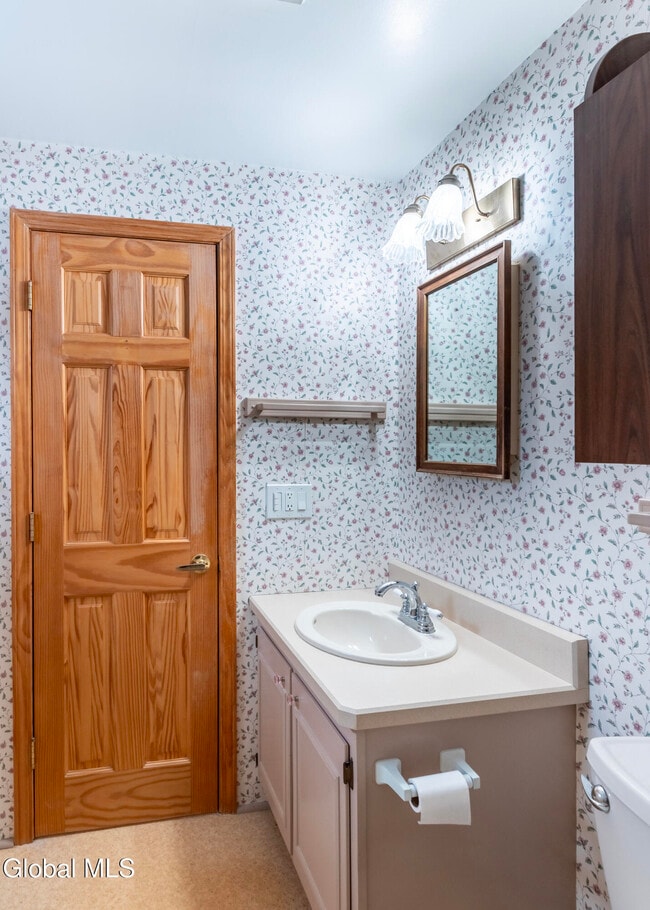 Building Photo - 43 Commons Dr