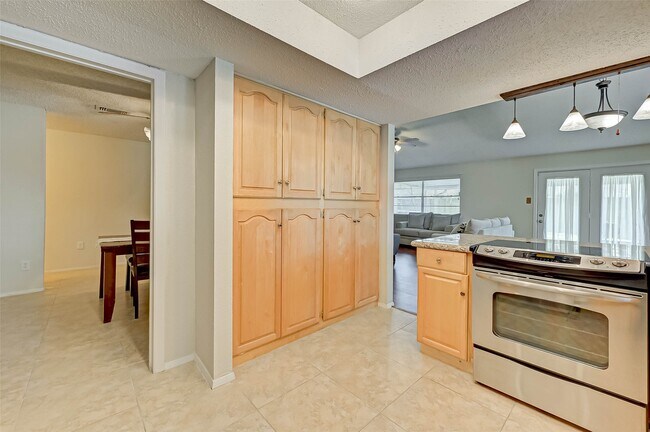 Building Photo - 16355 Sierra Grande Dr