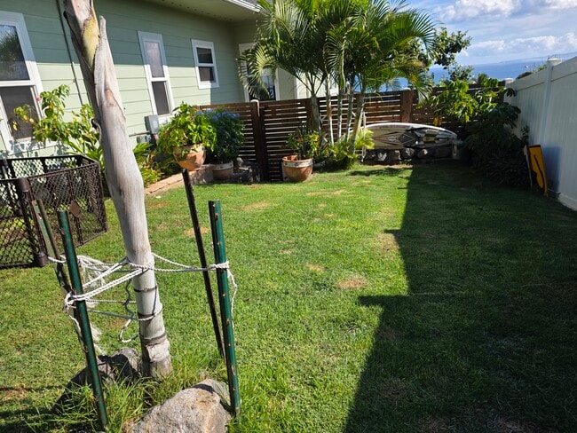 Building Photo - 1367 Kakae Pl