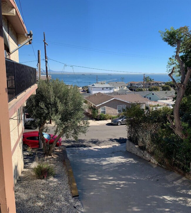 Building Photo - 711 W 35th St