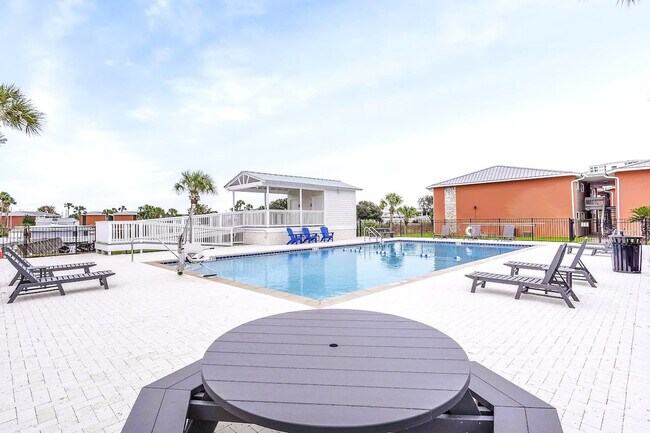 Building Photo - 4000 Gulf Terrace Dr