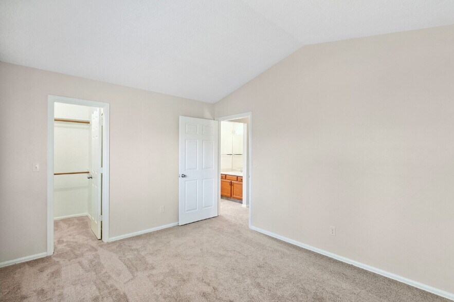 Building Photo - 6067 Wisteria Dr