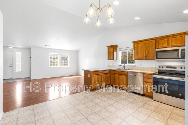 Building Photo - 5204 Desert Dove Loop
