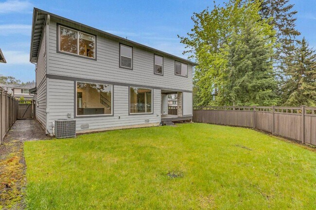 Building Photo - Large luxurious 5 bedroom Home in Renton