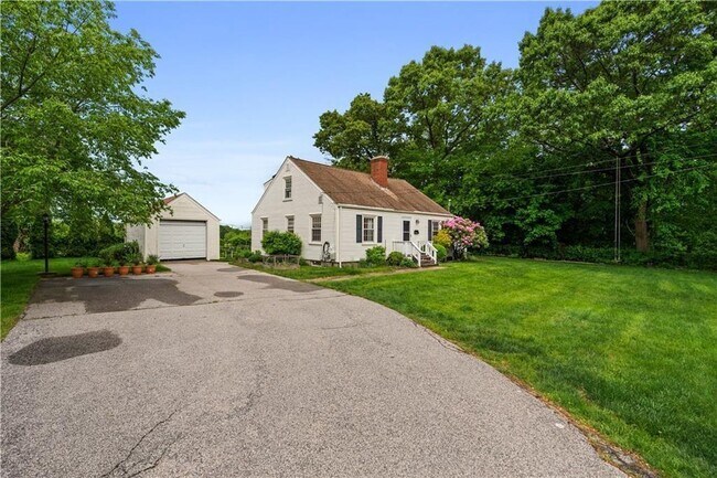 Building Photo - 27 1/2 Doro Pl