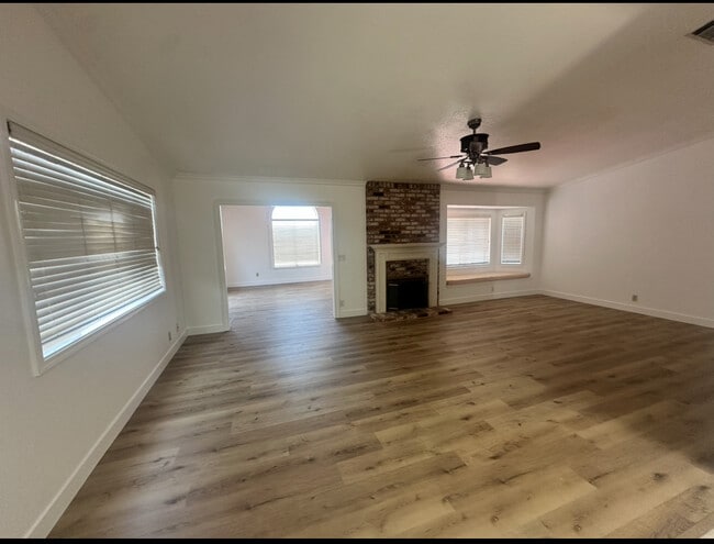 Building Photo - 1701 Ventura Way
