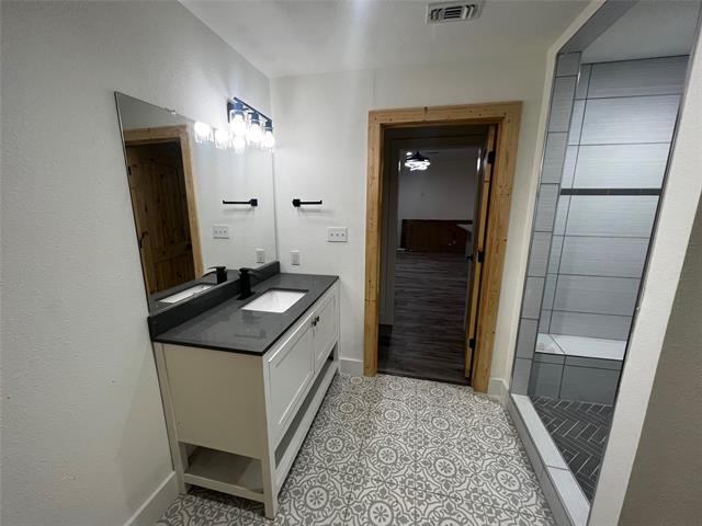 Building Photo - 208 Cliffdale Ave