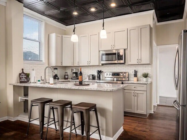 Building Photo - 164 E Mithoff St