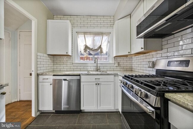 Building Photo - 1635 Ripon Pl