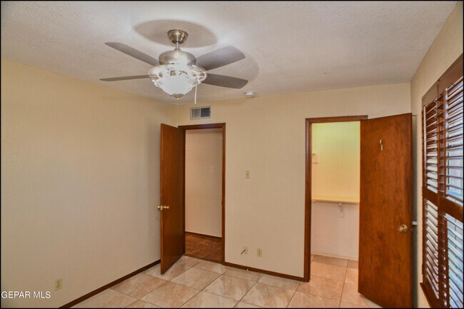 Building Photo - 11600 Casa View Dr