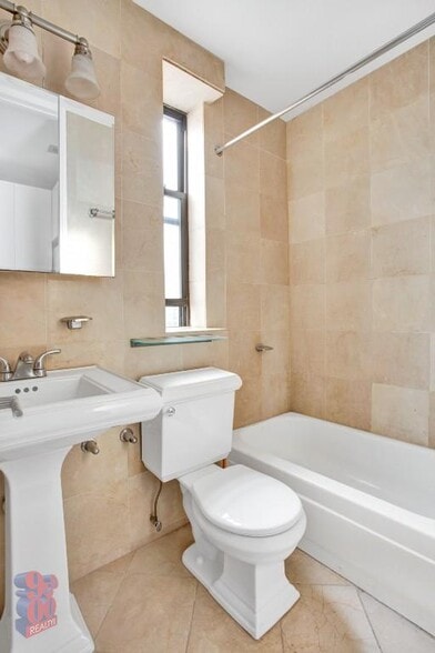 Building Photo - 416 E 13th St