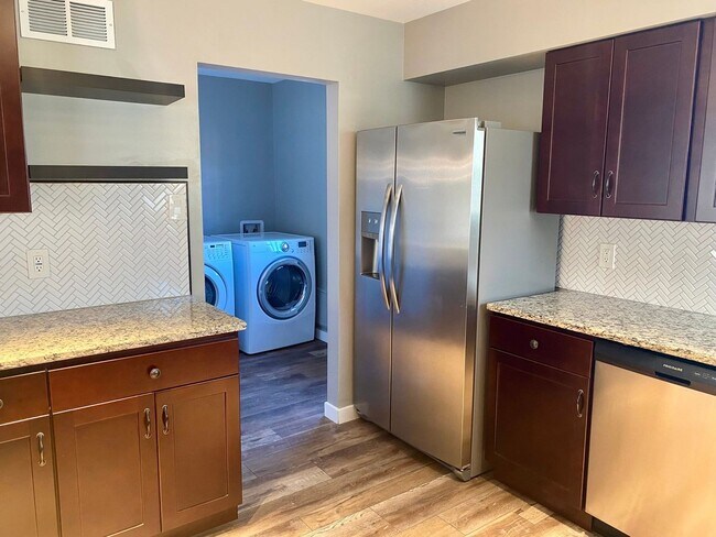 Building Photo - 2 Bedroom Single Family Home in Denver