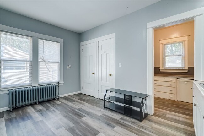 Building Photo - 590 Garson Ave