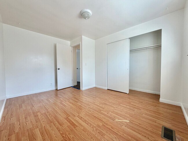 Building Photo - 9900 S Darin Dr
