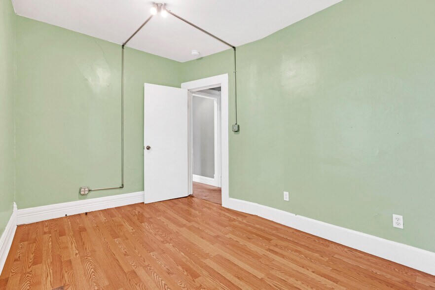 Building Photo - 258 Allen Ave