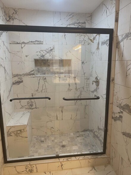 Building Photo - 828 Baltimore St