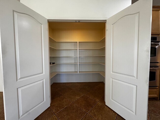 Building Photo - Spacious Temecula House with Bedroom and Bathroom on first floor!