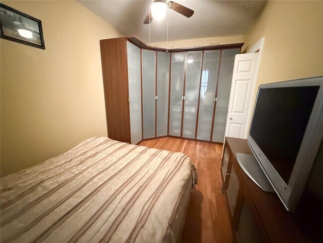 Building Photo - 3039 Ocean Pkwy