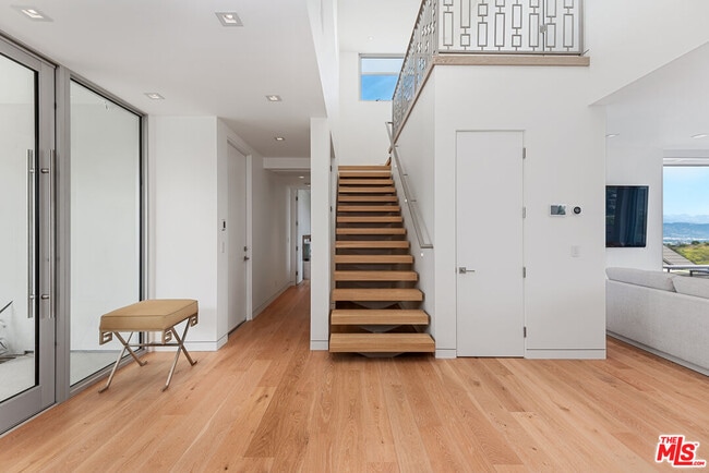 Building Photo - 3642 Beverly Ridge Dr