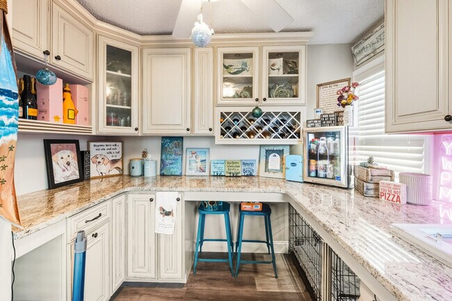 Building Photo - 601 Hazard St