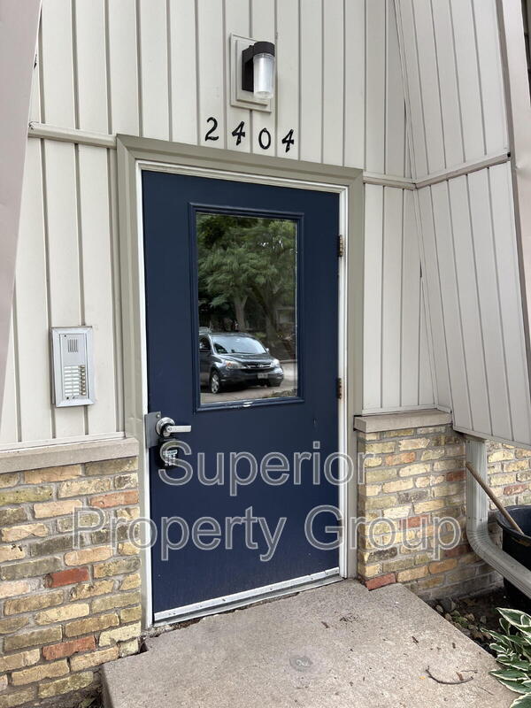 Building Photo - 2404 Independence Ln