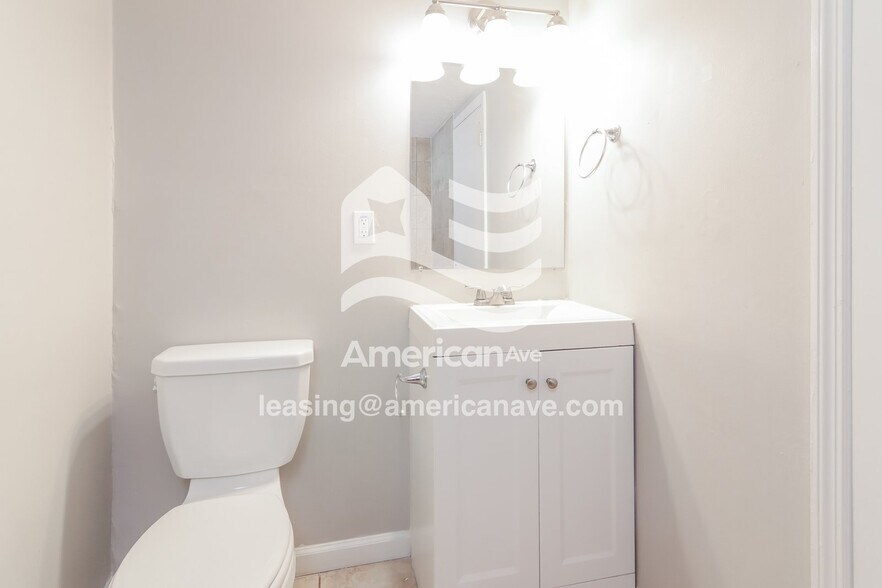 Building Photo - 4005 7th Ave