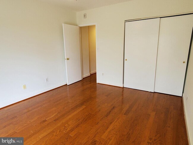 Building Photo - 6050 California Cir