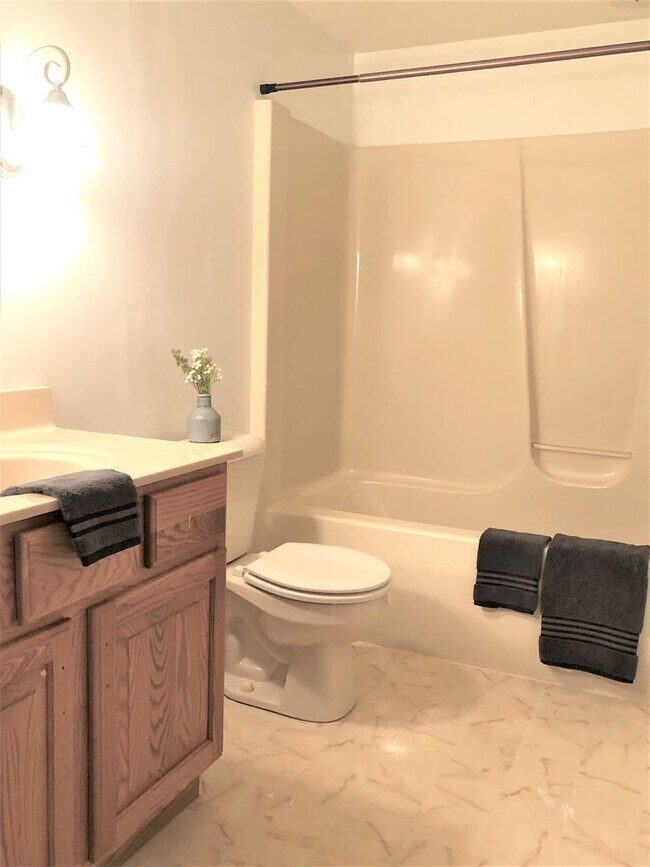 Building Photo - Charming 3-Bedroom Home with Fireplaces an...