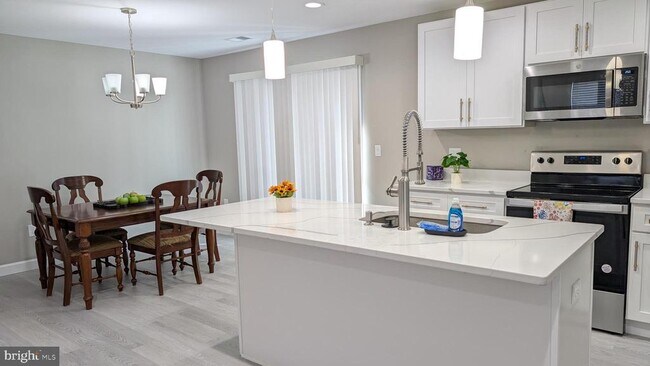 Building Photo - 2253 Papermill Rd