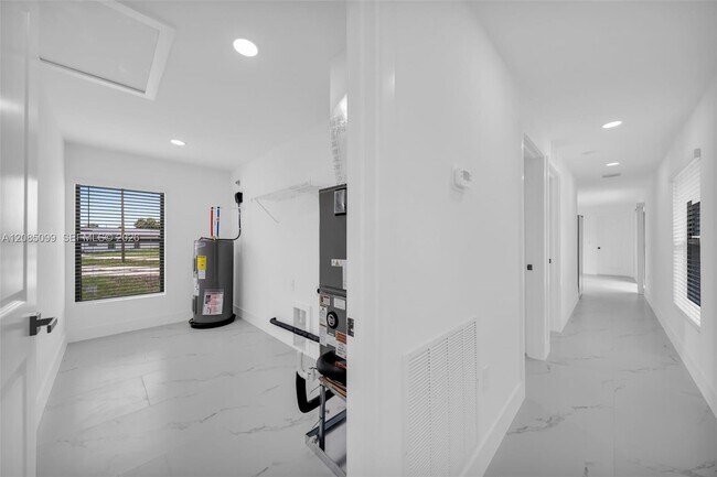 Building Photo - 4986 Fairway Ct