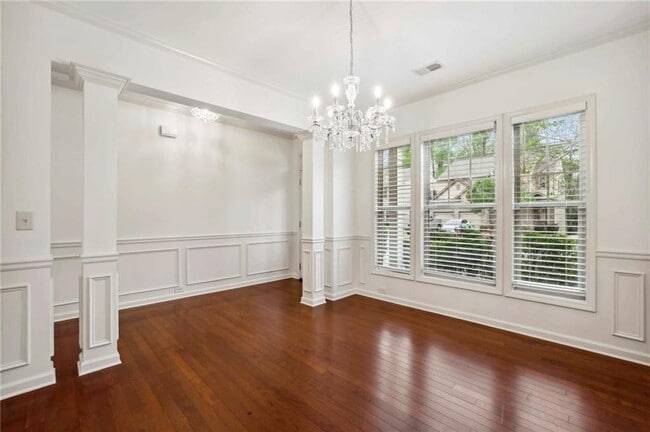 Building Photo - 4950 Hazelwood Dr