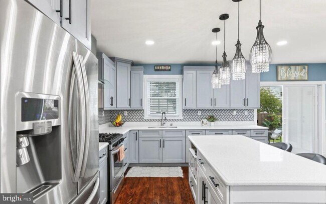 Building Photo - 234 Howell St