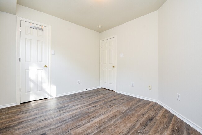 Building Photo - 87 Blue Creek Pl