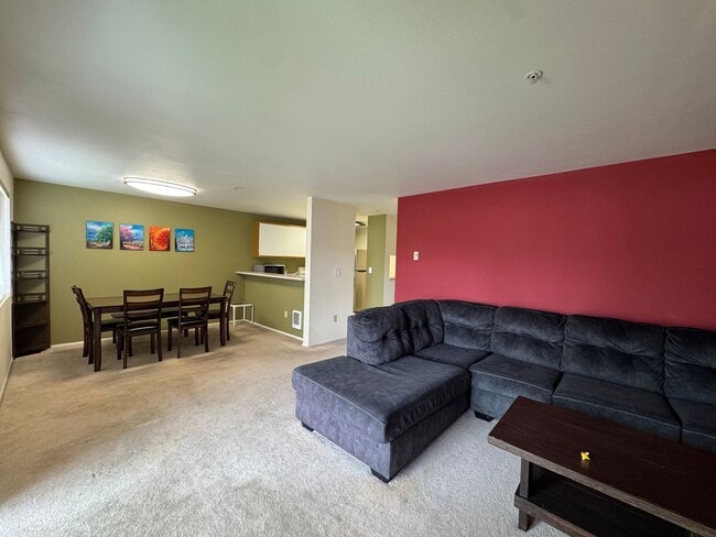 Building Photo - Comfortable & Convenient Condo in Renton