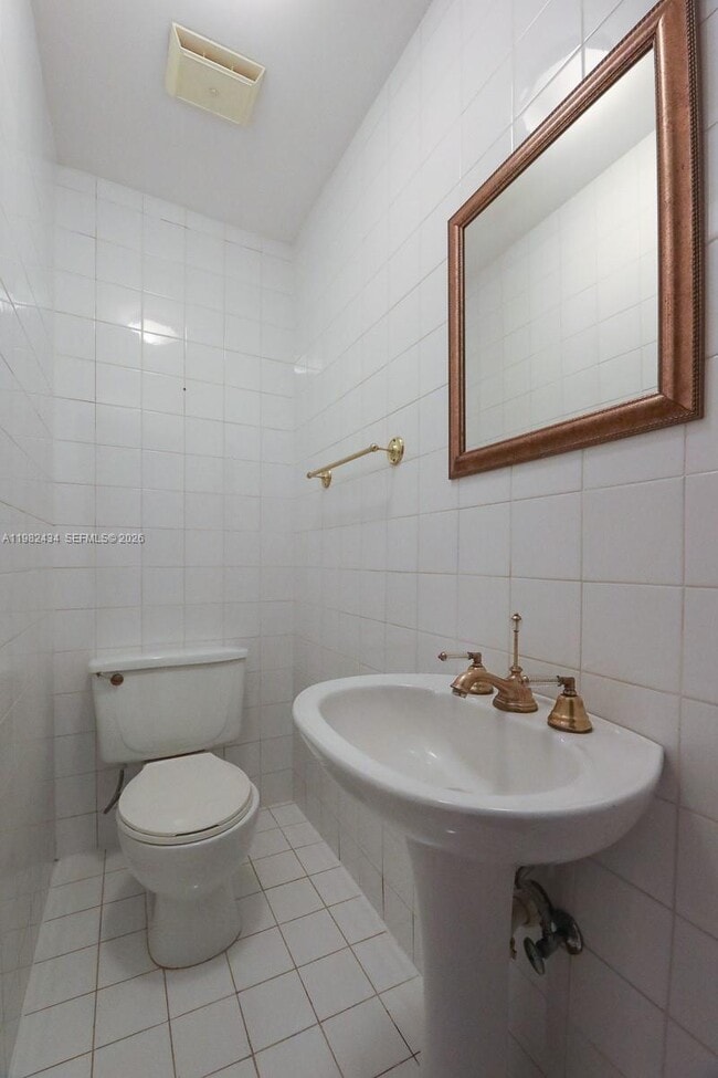 Building Photo - 229 Candia Ave