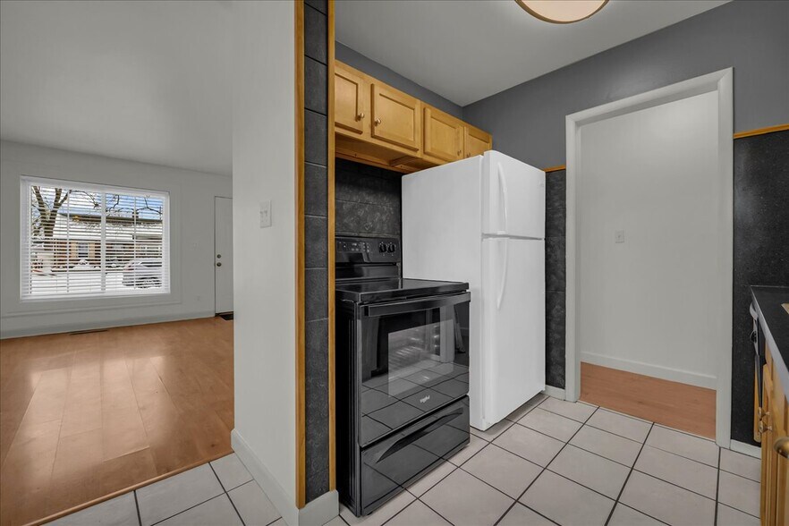 Building Photo - 26435 Tawas St