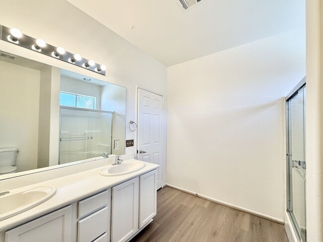 Building Photo - AVAILABLE NOW!! 3 Bedroom 2 Bathroom Home In Indio!!