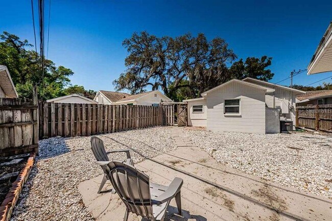 Building Photo - 1233 Sedeeva Cir S