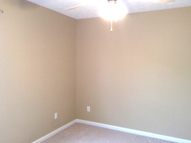 Building Photo - 12 Ascot Glen Dr