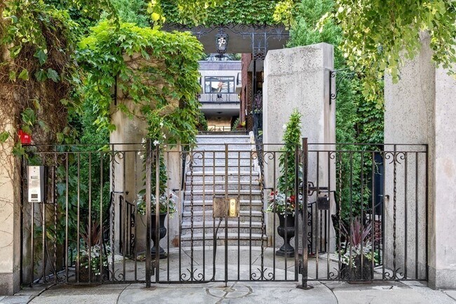 Building Photo - 271 Beacon St