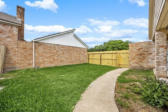 Building Photo - 12805 Westpark Dr
