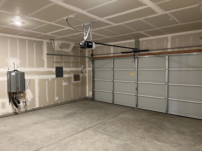 Building Photo - 9634 Maple Ter Ln