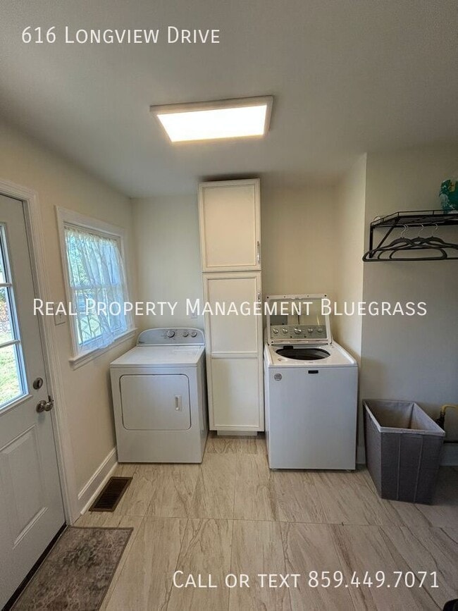 Building Photo - 616 Longview Dr