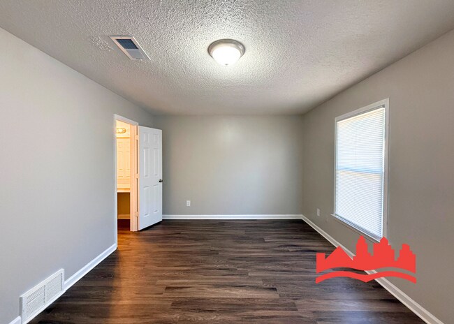 Building Photo - 5555 Blossom Ln