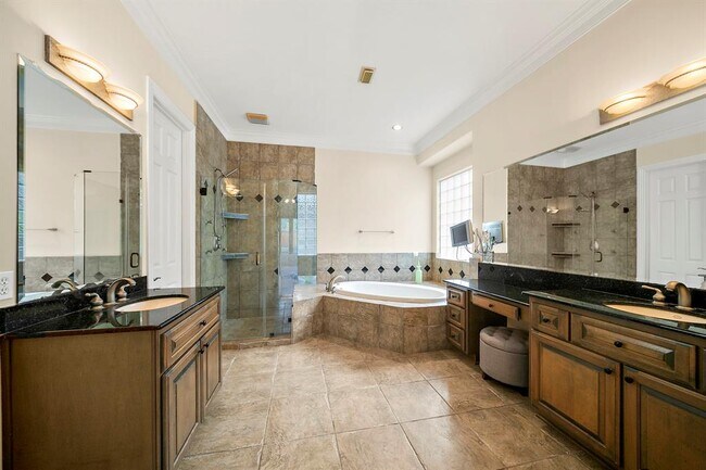 Building Photo - 11530 Legend Manor Dr