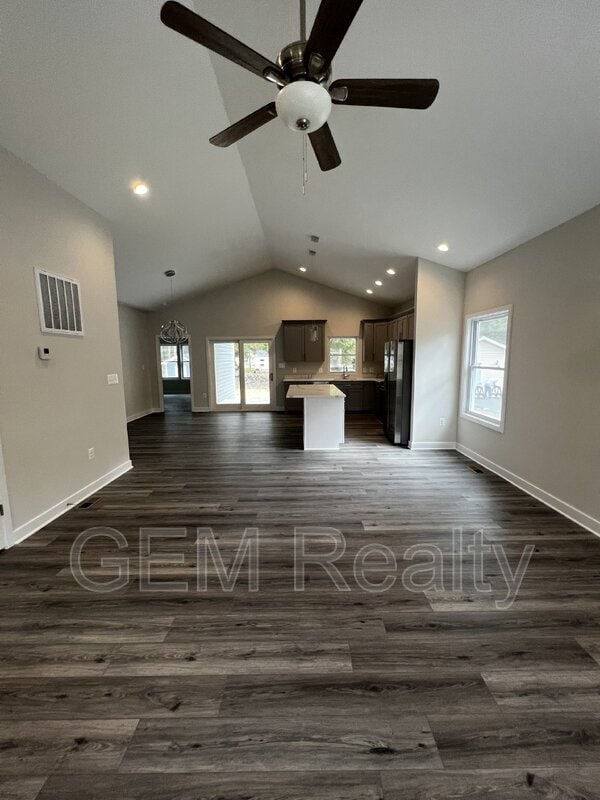 Building Photo - 38 Meadow View Ln