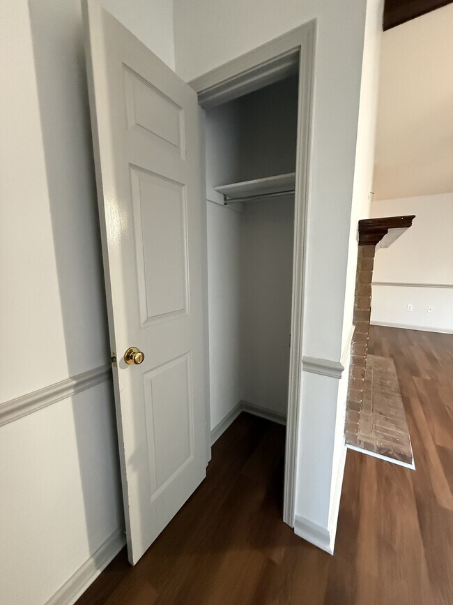 Building Photo - 1008 Old Oatland Island Rd