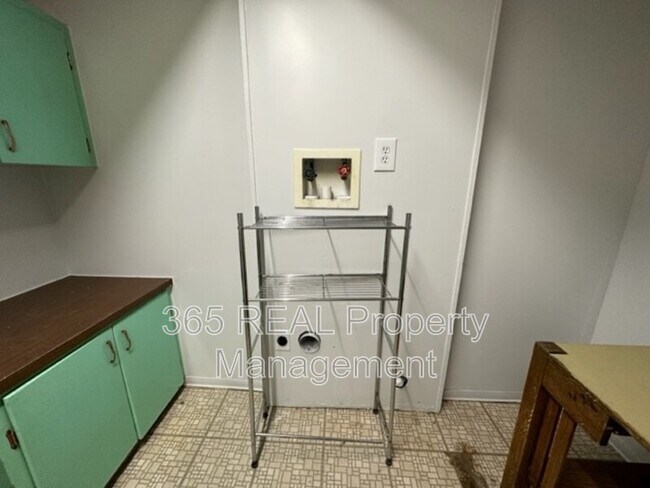 Building Photo - 2446 25th Ave